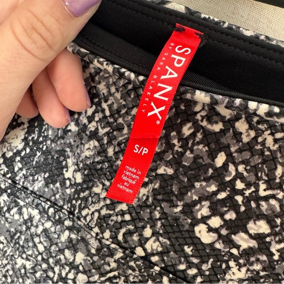 NWT Spanx Black and White Snake Print Leggings - Picture 5 of 8